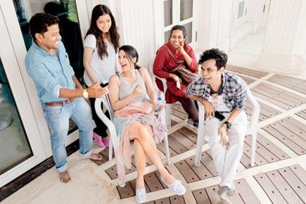 Sunny Leone has a fun time on 'Tera Intezaar' sets in Kutch