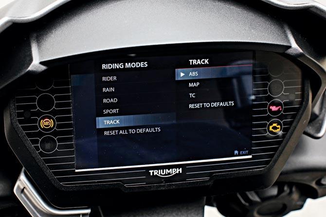 The Street Triple’s colour instrument cluster is packed with info