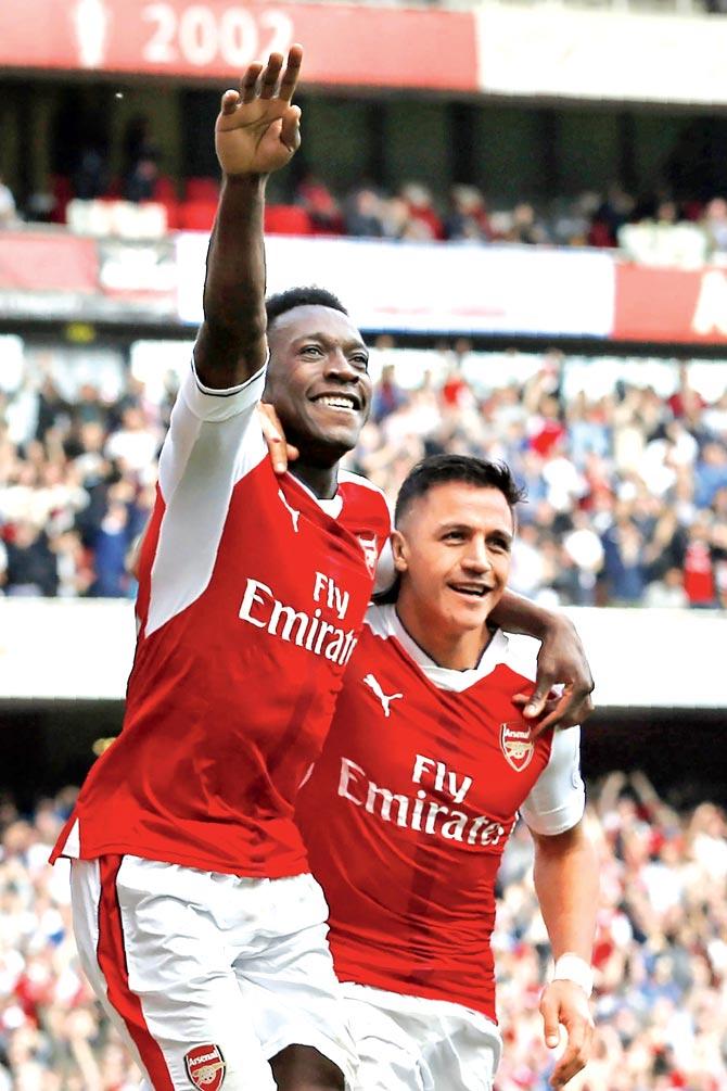 Arsenal’s Danny Welbeck (left) celebrates his goal with teammate Alexis Sanchez during an EPLâÂu00c2u0080Âu00c2u0088match vs Man United yesterday. Pic/AFP