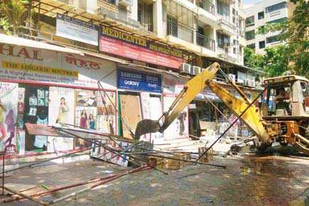 Mumbai: Day after Thakur village residents protest, BMC chases hawkers out