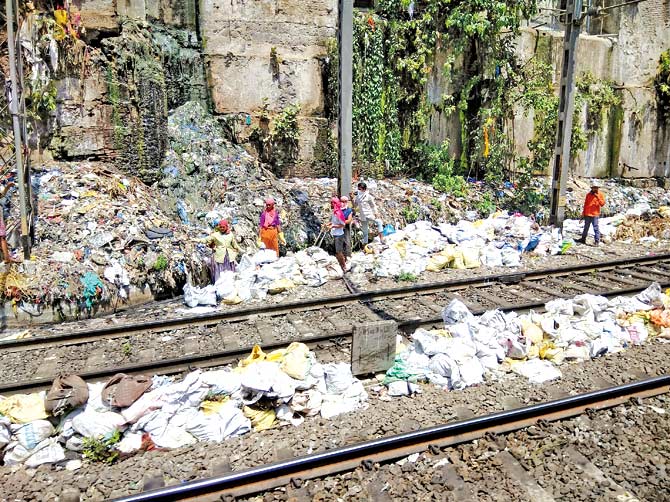 Garbage heaps along tracks between CST and Masjid station