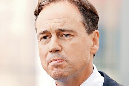 Sports Minister Greg Hunt says government ready to mediate in Australia pay row