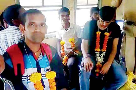 Mumbai: RPF shames errant commuters with garlands, applause