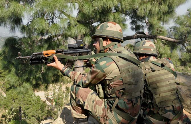Indian army soldiers take positions near the Line of Control in Nowshera sector of Rajouri near Jammu on Thrusday. Photo/PTI