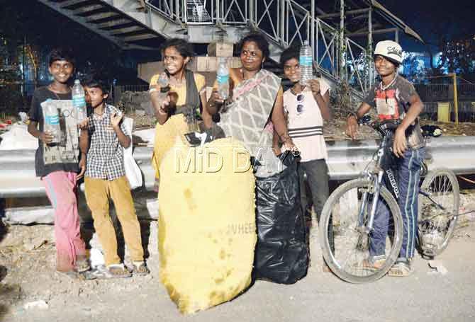 Justin makes Beliebers out of city’s ragpickers after concert