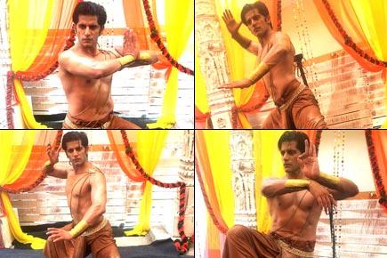 These photos of Karanvir Bohra doing 'Tandav' for 'Naagin 2' are mind-blowing