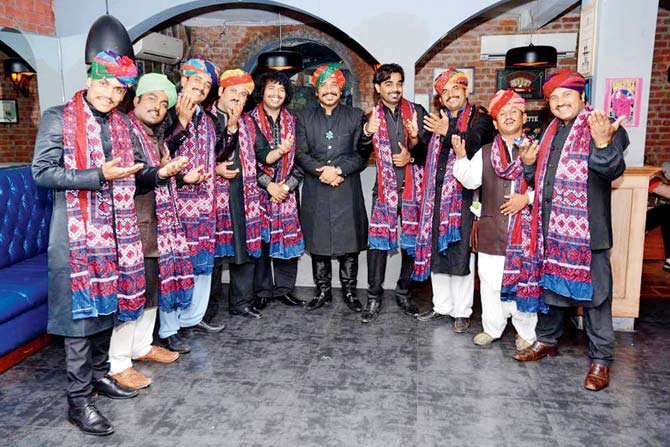 Kutle Khan with his band of musicians