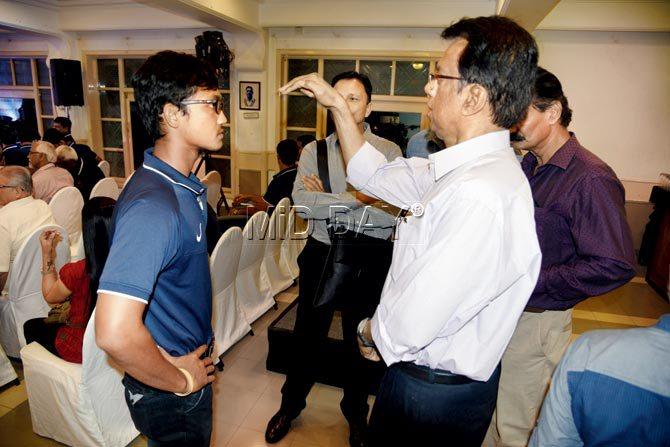 Then chairman of Mumbai selectors, Milind Rege offers some tips to top order batsman Jay Bista during a felicitation function for the champion Mumbai U-23 team at the CCI on March 9, 2016. Pic/Atul Kamble