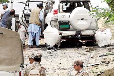 IS bomb targets Pakistan Senate deputy's convoy