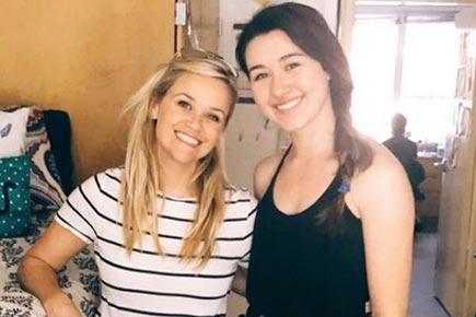 Reese Witherspoon visits her old college dorm room