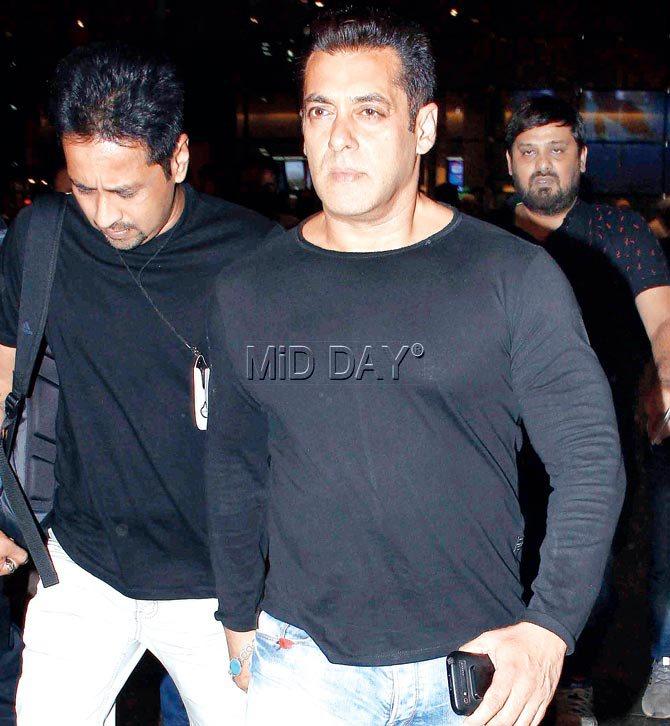 670px x 726px - Salman Khan lands in Mumbai for 'Tubelight' trailer launch