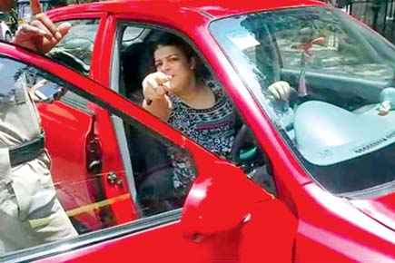 Mumbai: Unruly driver speeds off after assaulting, abusing female cop