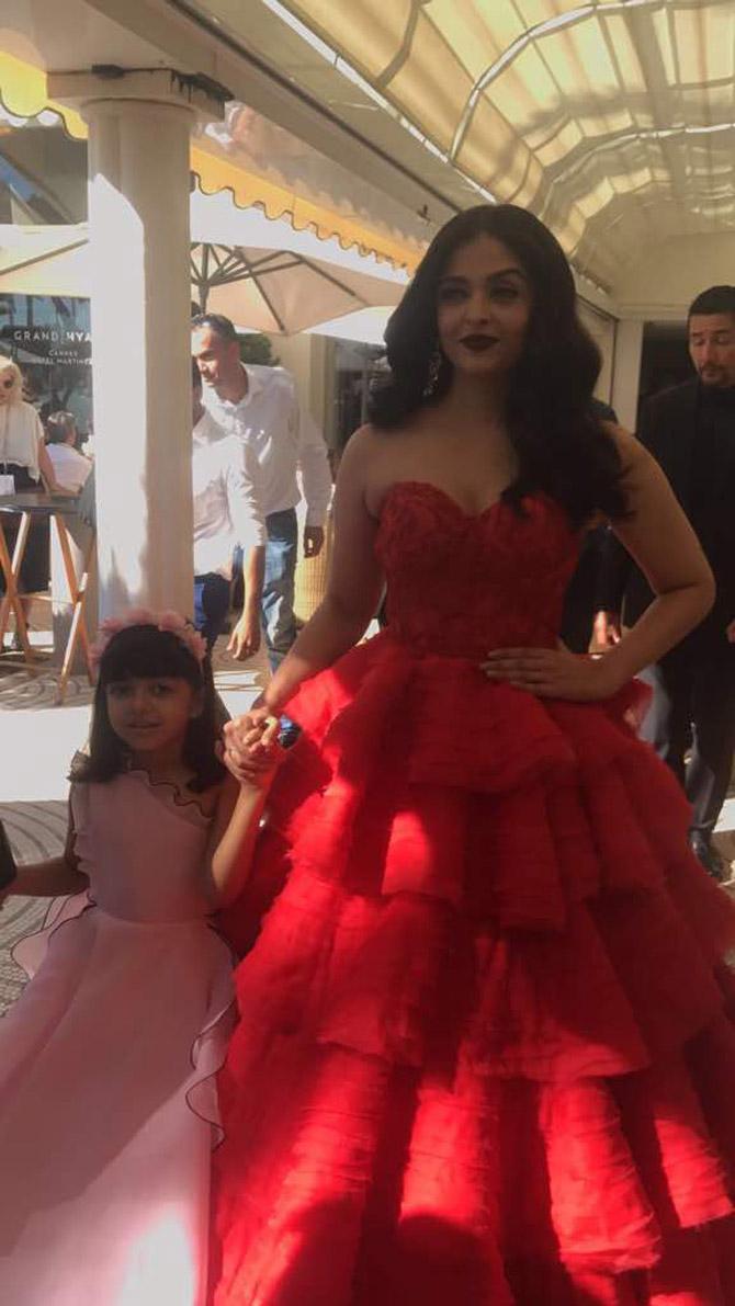 Aishwarya Rai Bachchan with daughter Aaradhya on the red carpet of Cannes 2017