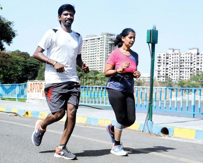 Aditya Sonawane and Sanjivani Mhatre train at Upvan Lake in Thane. Pic/ DATTA KUMBHAR