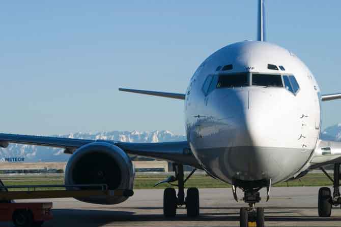 Air Canada flight diverted after passenger tries to open door