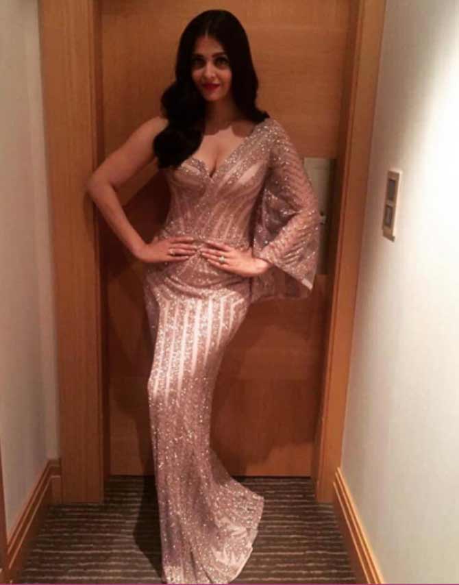 Aishwarya Rai Bachchan steals the limelight at Cannes red carpet as she  opts for Indian designer Gaurav Gupta