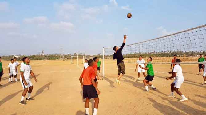 Akshay Kumar playing volley ball with navy men