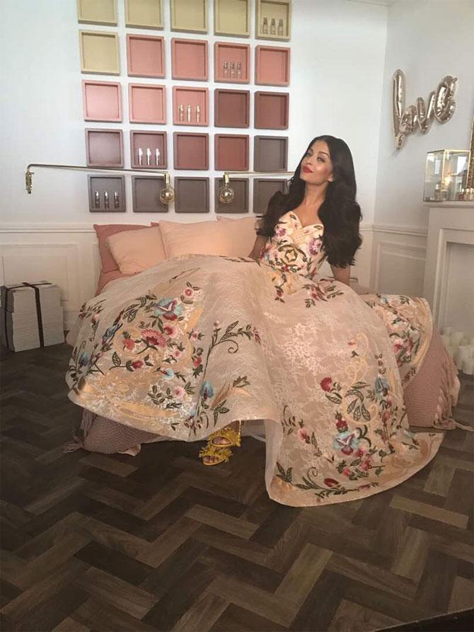 Aishwarya Rai Xxx Sex - Cannes 2017: Aishwarya Rai Bachchan looks flawless in these latest photos