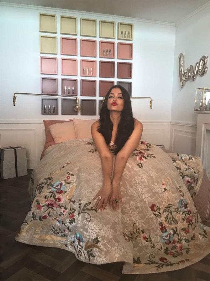 Aishwarya Sex Video - Cannes 2017: Aishwarya Rai Bachchan looks flawless in these latest photos