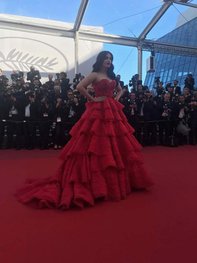 Aishwarya Rai Bachchan looks ravishing in red