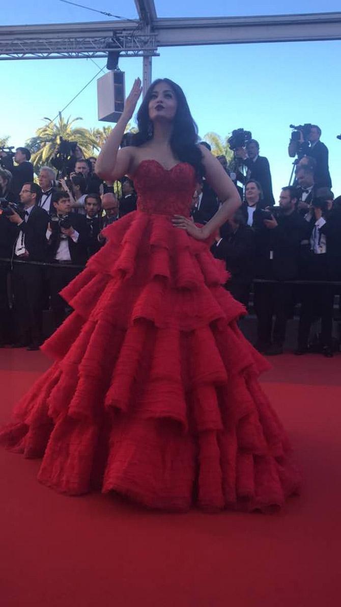 Aishwarya Rai Bachchan looks ravishing in red