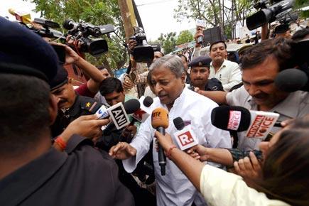 Babri case: Venkaiah Naidu defends accused, Congress demands Uma Bharti quit
