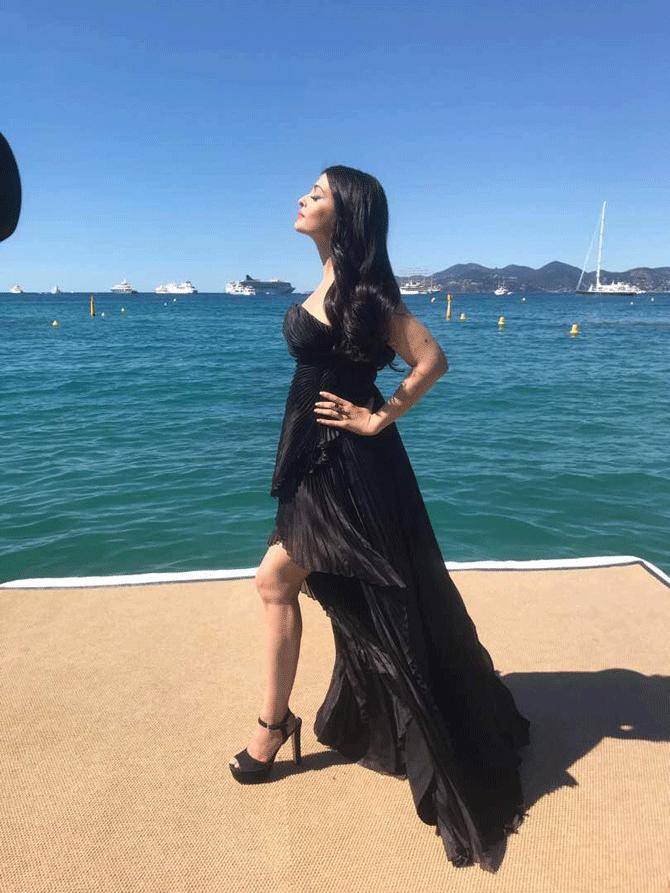 Cannes 2017: Aishwarya Rai Bachchan looks sensational in black dress