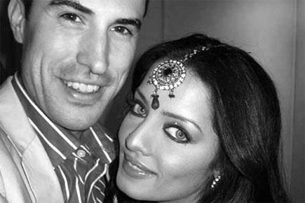 Bollywood actress Celina Jaitly pregnant with twins again