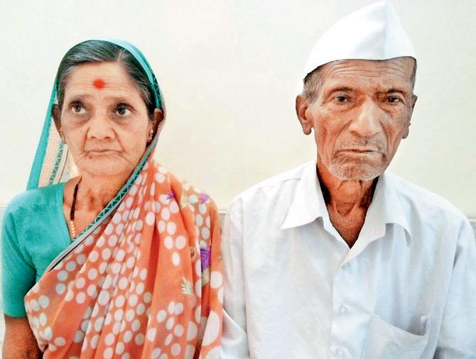 Baban Dasharath Divekar and his wife Saraswati