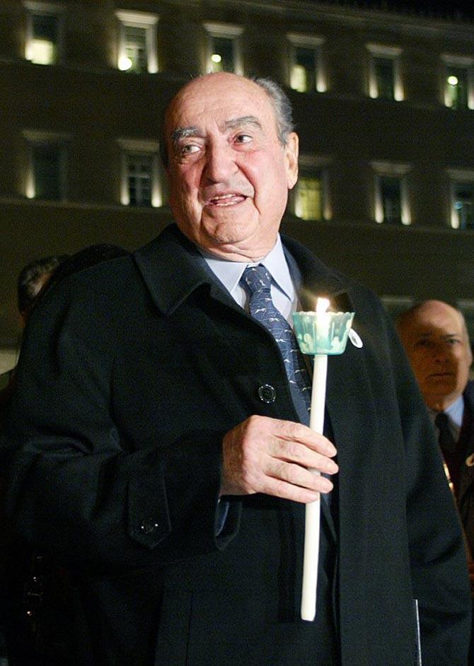 Former Greek PM Konstantinos Mitsotakis dies at 98