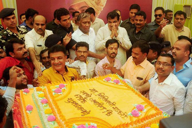 Union Minister for Road Transport and Shipping Nitin Gadkari being presented cake by party workers on the occasion of his 60th birthday at his residence in Nagpur on Saturday. Pic/PTI
