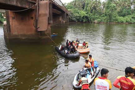 Goa bridge collapse: Divers resume search operation