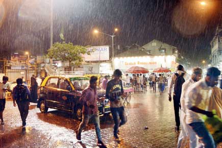 Mumbai Rains: There's a deluge on Twitter after drizzle hurts commuters
