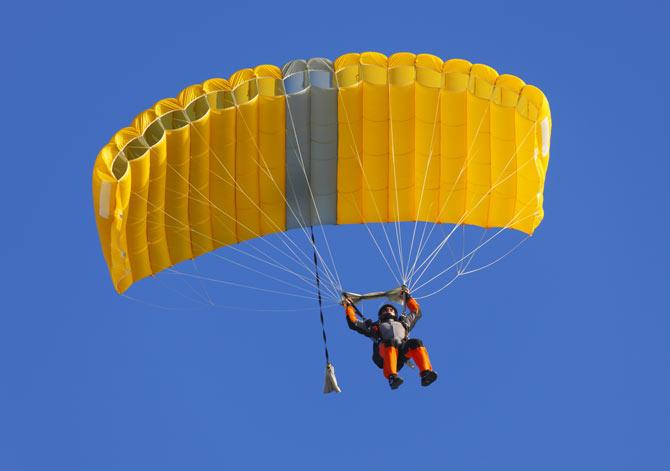 U.S. Navy skydiver killed in parachuting accident in New York Harbor
