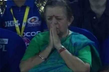 'Prayer Aunty' who helped Mumbai lift IPL trophy is Nita Ambani's mom