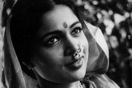 Reema Lagoo passes away: Bollywood celebs mourn loss of veteran actress