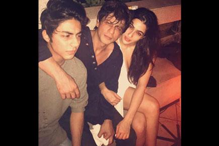 Sara Ali Khan parties with Shah Rukh Khan and Aryan, photo goes viral
