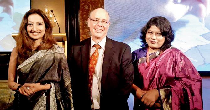 Saroja Sirisena Consul General of Sri Lanka, David Akov, Consul General Israel, and Samina Naz, Consul General of Bangladesh