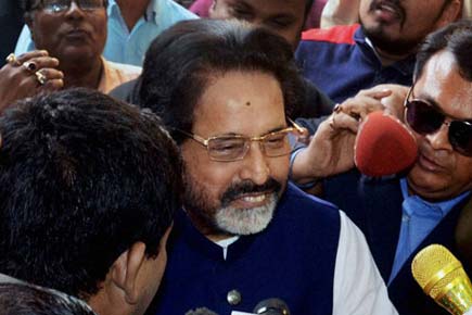 Chit fund accused Trinamool MP discharged from hospital, flown to Kolkata