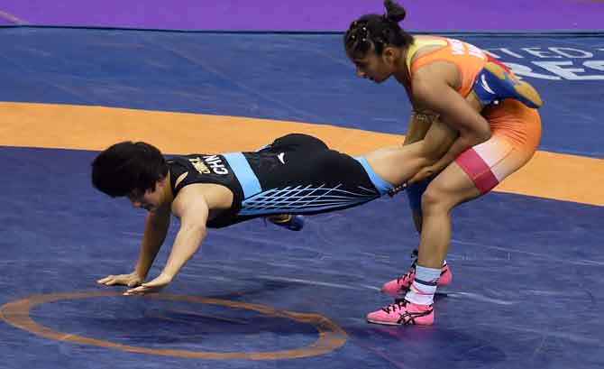 Wrestlers Sakshi Malik, Vinesh Phogat settle for silver at Asian meet