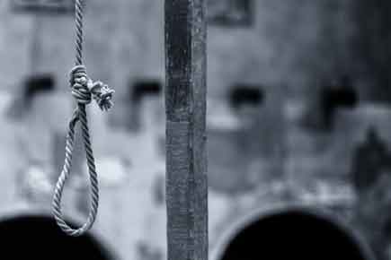 Mumbai: Woman hangs self after worrying about her children's future
