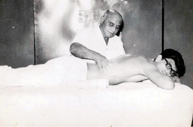 Masseur Mac Edekar gives Mumbai fast bowler Abdul Ismail a rub-down in the 1970s. Pic.MID-DAY ARCHIVES