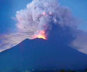 Airport shut, 443 flights affected as ash from volcano Mount Agung sweeps Bali