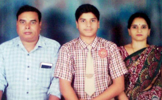 Aniket Tiwari flanked by his parents Rajendra and Babita