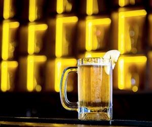 Groove to house tracks and enjoy great deals on a variety of booze tonight