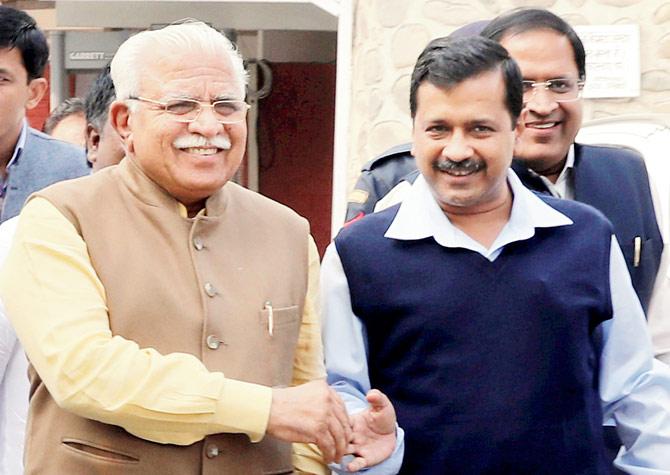 Haryana Chief Minister Manohar Lal with Delhi Chief Minister Arvind Kejriwal in Chandigarh. PIC/PTI