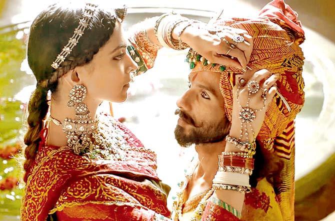 Deepika Padukone and Shahid Kapoor in 