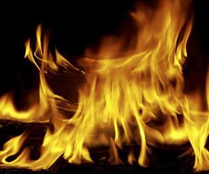 A women, eight-month-old daughter burnt to death in house fire in Bihar