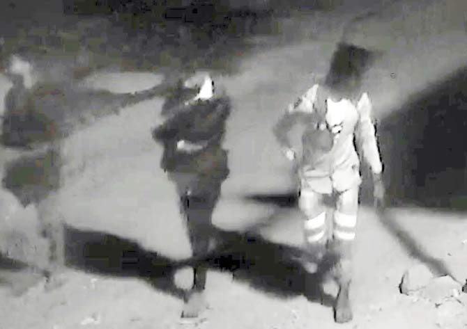 A nearby CCTV captured the three accused. Pics/Hanif Patel