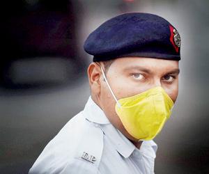 Smoke and moisture from Punjab, Haryana  turn Delhi into a 'gas chamber'